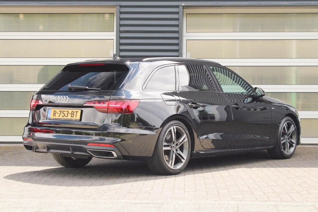 Audi A4 Avant 35 TFSI 150pk S-tronic S edition Competition |, 12 maanden, Gebruikt, 4 cilinders, Zwart