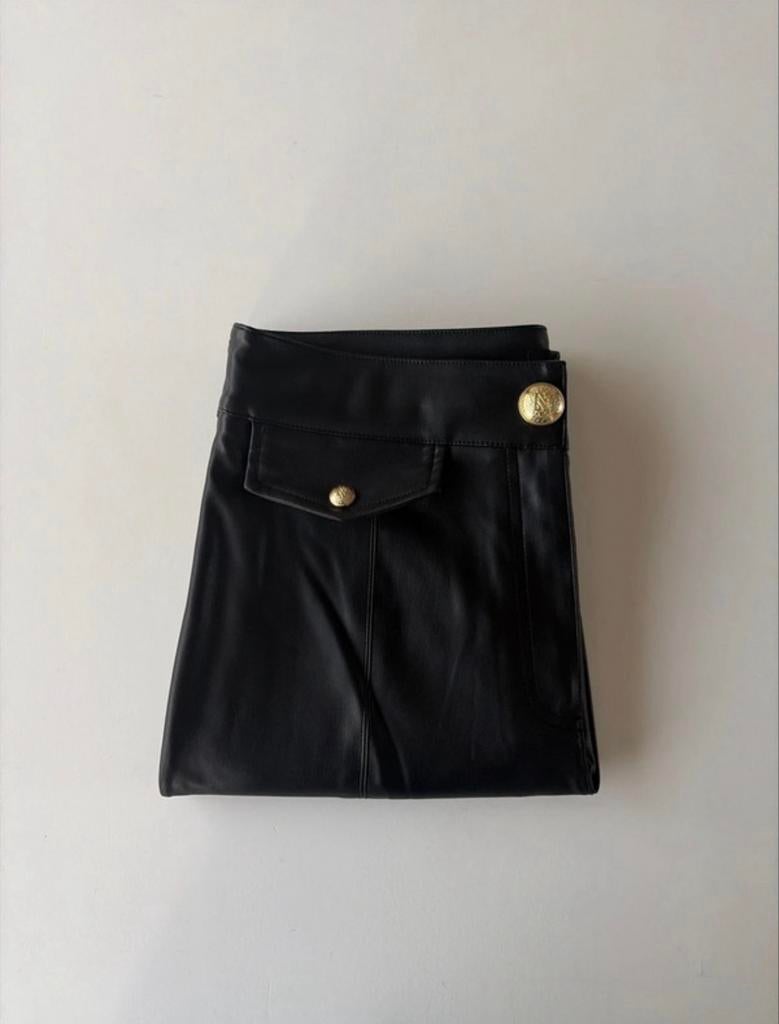 Nikkie x Kate Moss leren broek met gouden knopen Maat M, Maat 38/40 (M), Zwart, Ophalen of Verzenden, Zo goed als nieuw