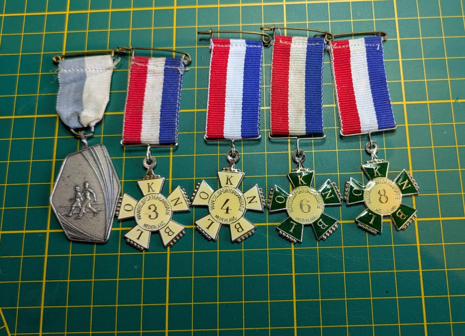 Lot medailles met linten KNBLO, Ophalen of Verzenden, Overige materialen, Nederland