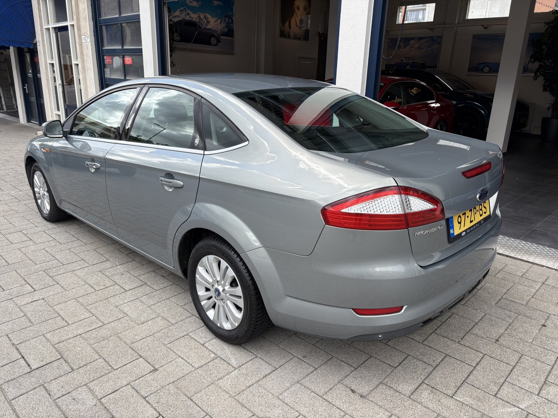 Ford Mondeo 2.3-16V Ghia 1 EIGENAAR/AUT/NIEUWSTAAT/DEALER ON, Auto's, 1441 kg, 730 kg, Gebruikt, 4 cilinders