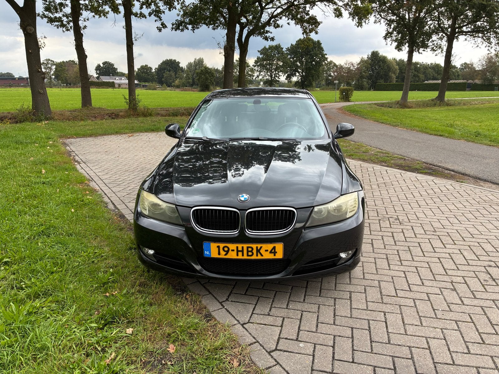 BMW 3-Serie E90 3.0 325I 160KW 2008 Zwart - Nieuwe APK, Auto's, 745 kg, Zwart, Verwarmde buitenspiegels, 75 €/maand