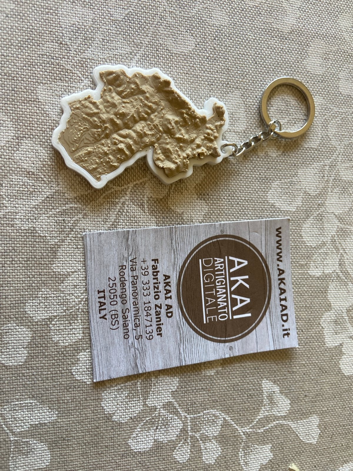 Nieuwe sleutelhanger van een dorpje in Italië, Ophalen of Verzenden, Nieuw, Stad of Land