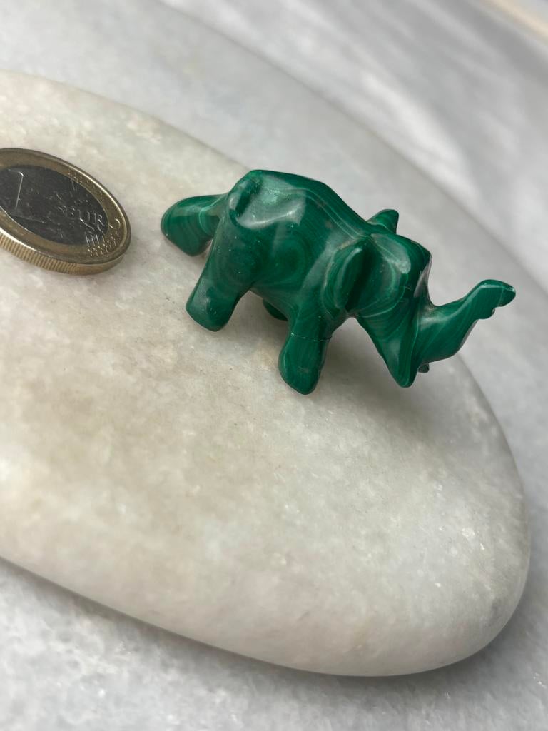 Malachiet olifant nr 517, Verzamelen, Mineralen en Fossielen, Ophalen of Verzenden