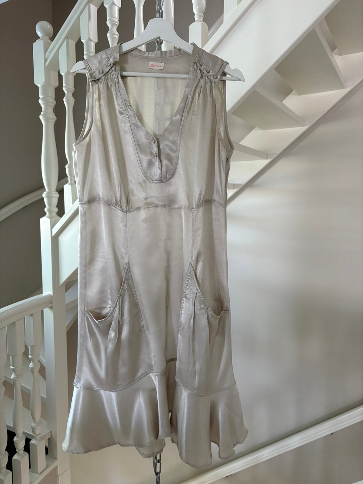 Jurk mooi satijn (rayon) mt 42 goud beigekleurig Stella Nova, Overige kleuren, Maat 42/44 (L), Ophalen of Verzenden, Zo goed als nieuw