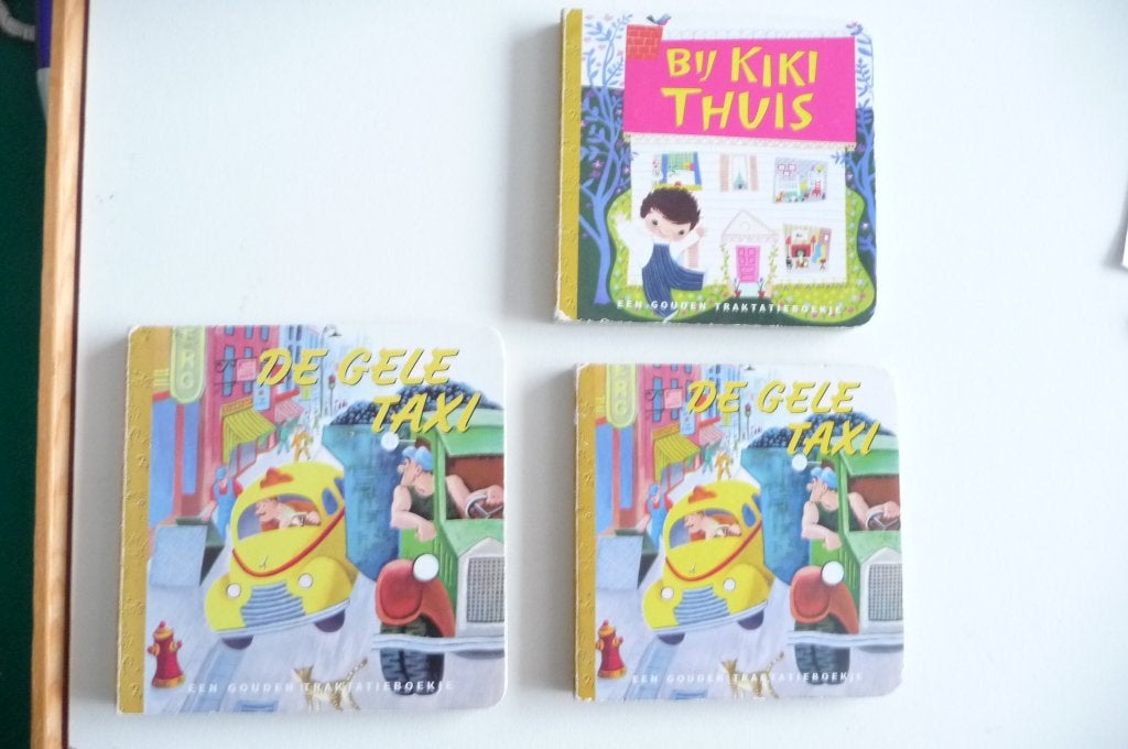 GOUDEN TRAKTATIE BOEKJE 10,5CM 2 VAN 9 CM EN 9 MINIBOEKJES, Boeken, Fictie algemeen, Verzenden, Jongen of Meisje, Zo goed als nieuw