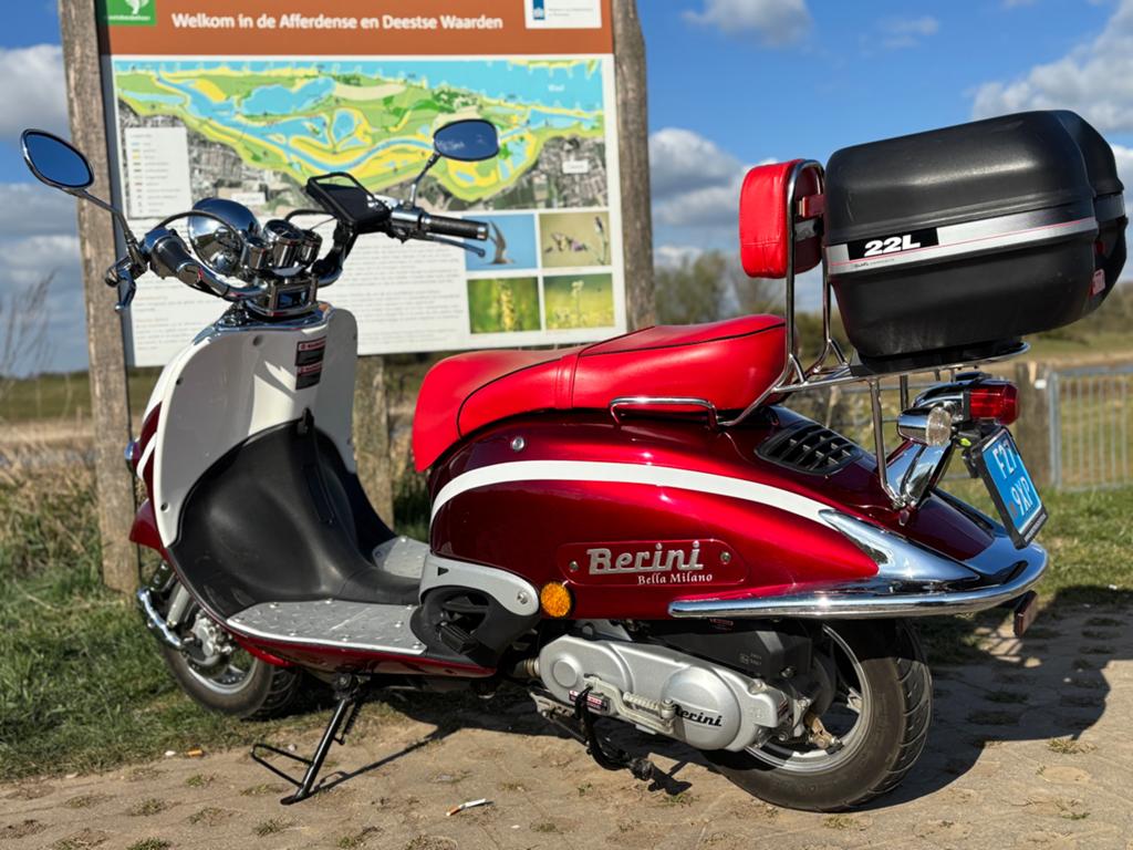 Berini Bella Milano Scooter - Rood/Wit met Topkoffer, Gebruikt, Ophalen of Verzenden, Benzine, Maximaal 25 km/u