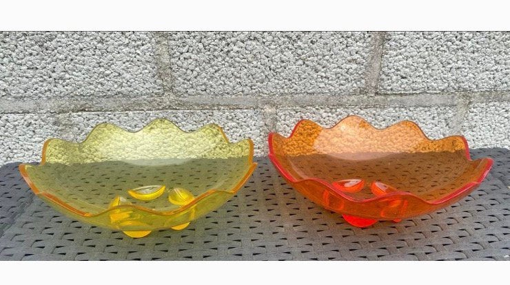 Twee schaaltjes van kunststof, één geel en één oranje., Ophalen of Verzenden, Zo goed als nieuw, Oranje, Schaal