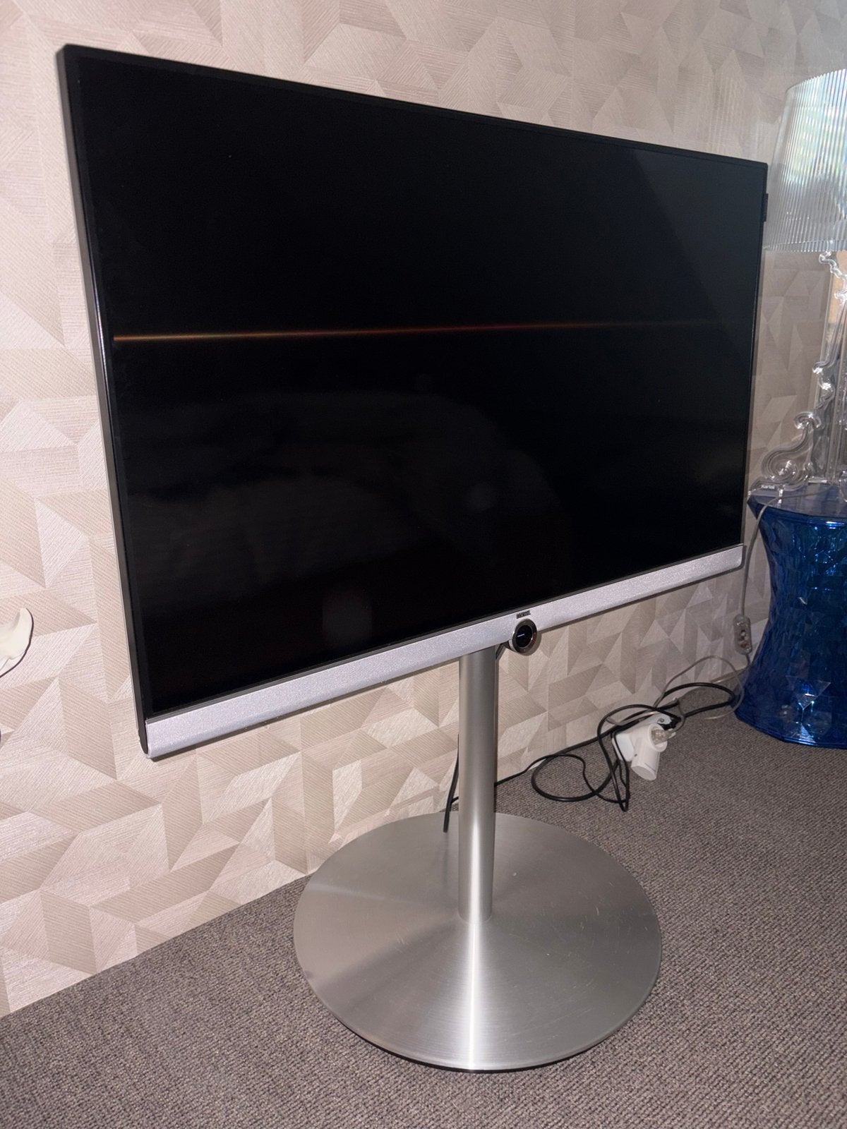 Loewe Connect 40 UHD LED TV met vloerstandaard, 50 Hz, 100 cm of meer, 4k (UHD), Smart TV