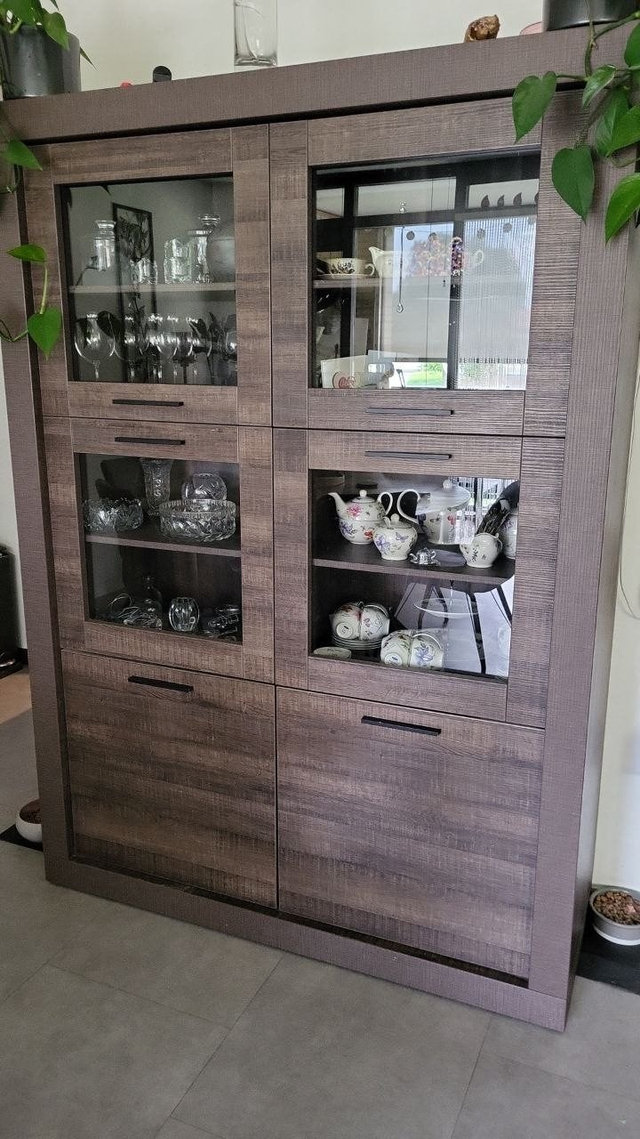 Twee nette vitrinekasten met verlichting, Huis en Inrichting, Kasten | Vitrinekasten, Ophalen, 25 tot 50 cm, 150 tot 200 cm