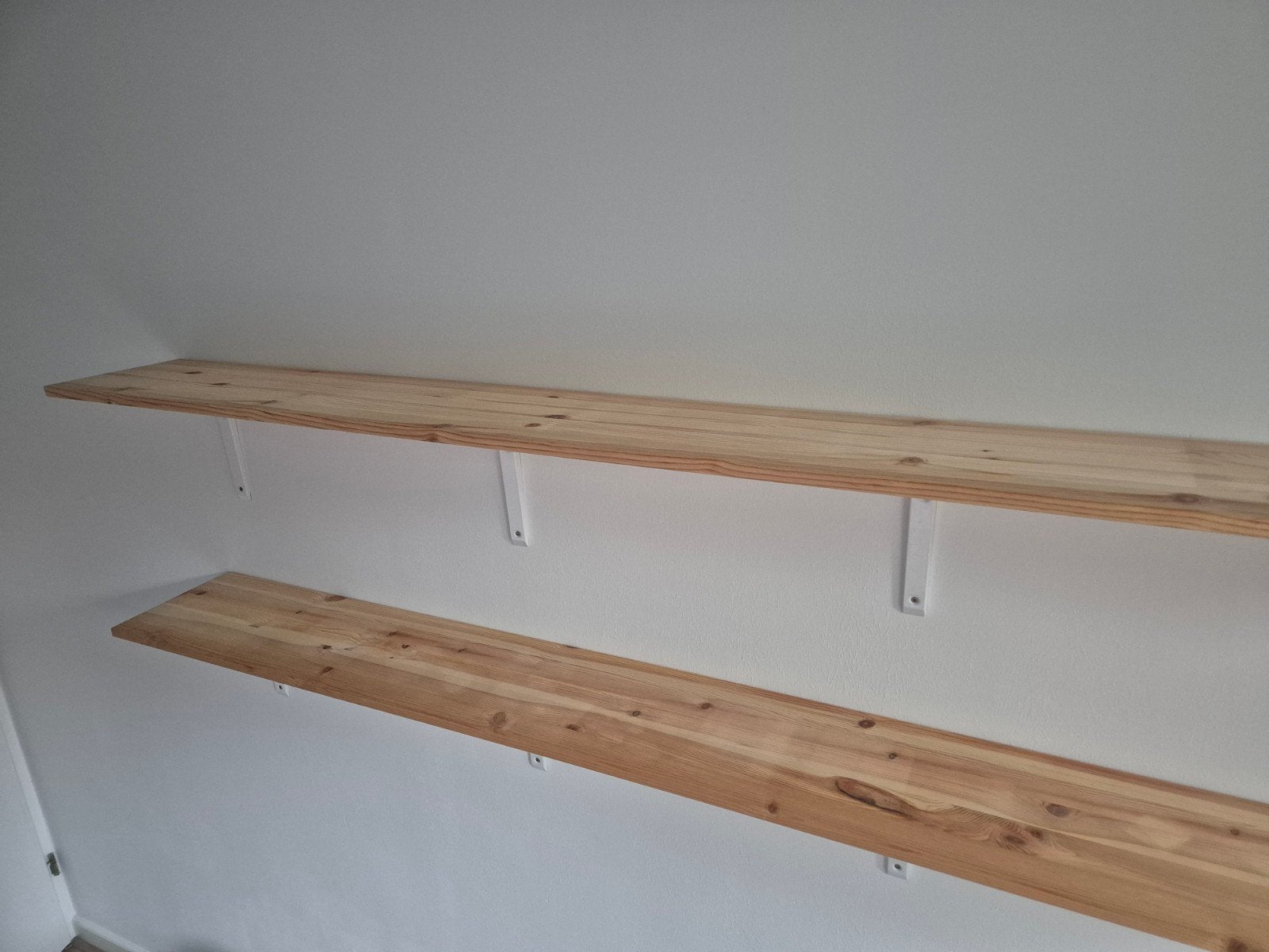 Houten planken - wandplanken - boekenplanken - plankdragers, Ophalen, Gebruikt