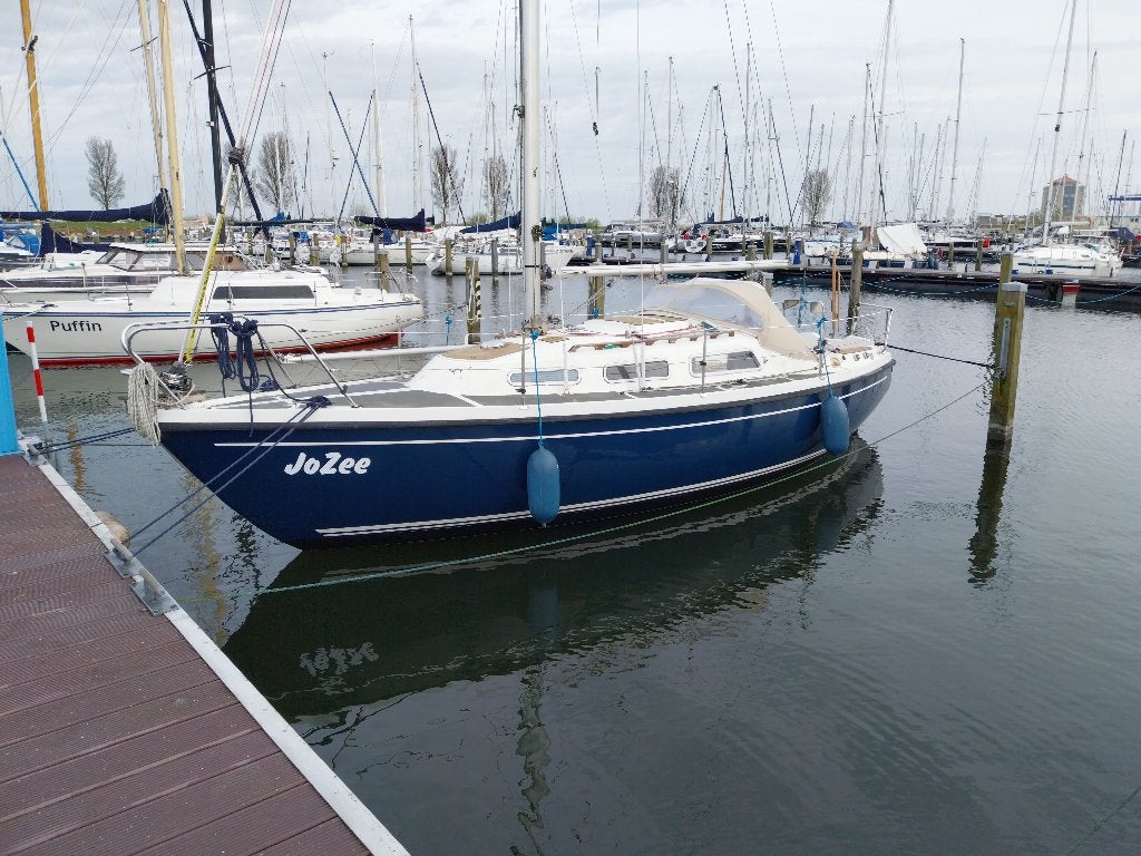 Zeilboot Hurley 800, Ophalen, Binnenboordmotor, 1.80 meter, 10 pk