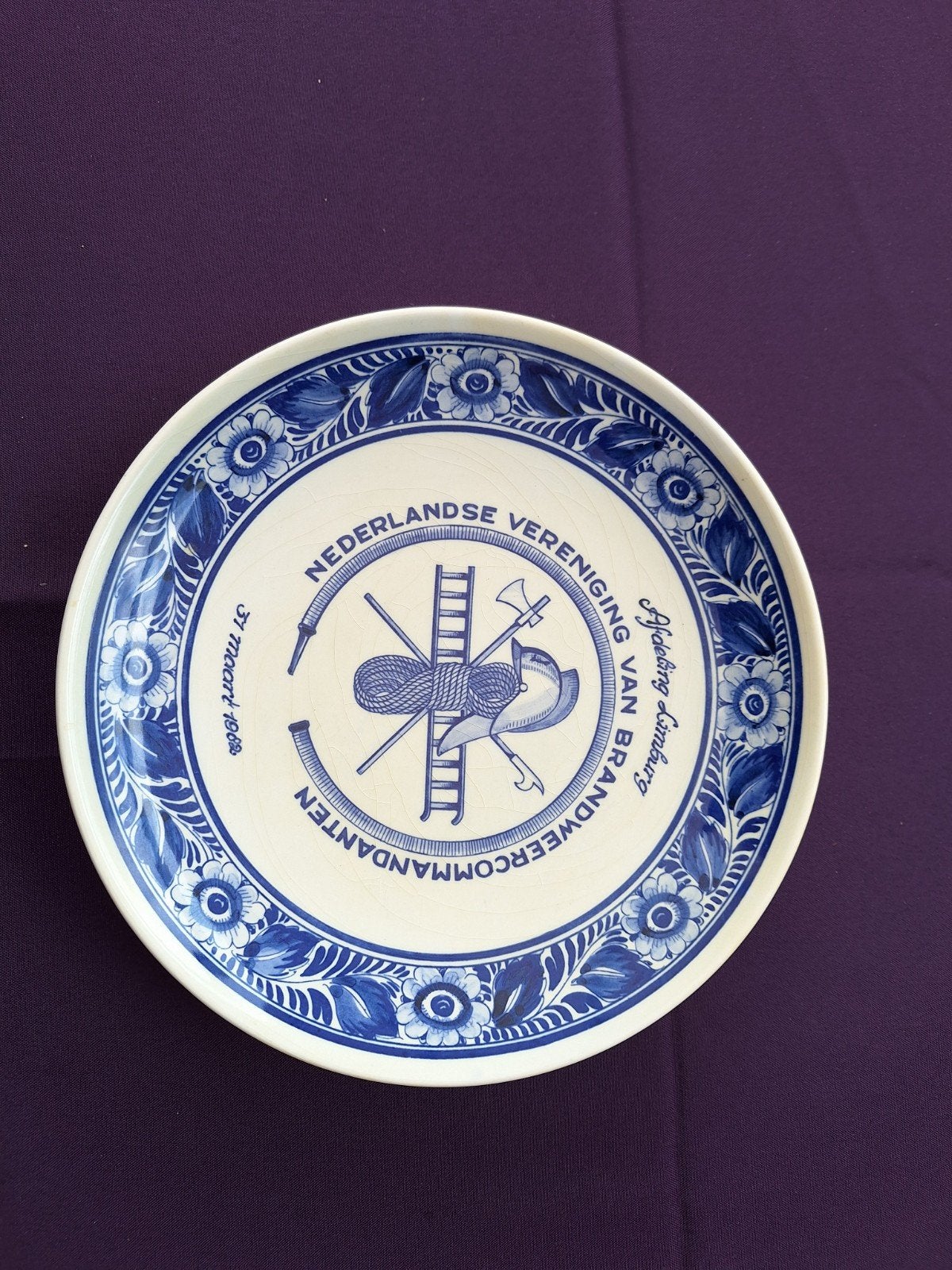 Delfs Blauw Brandweerbord Limburg 1982, Antiek en Kunst, Antiek | Wandborden en Tegels, Ophalen of Verzenden
