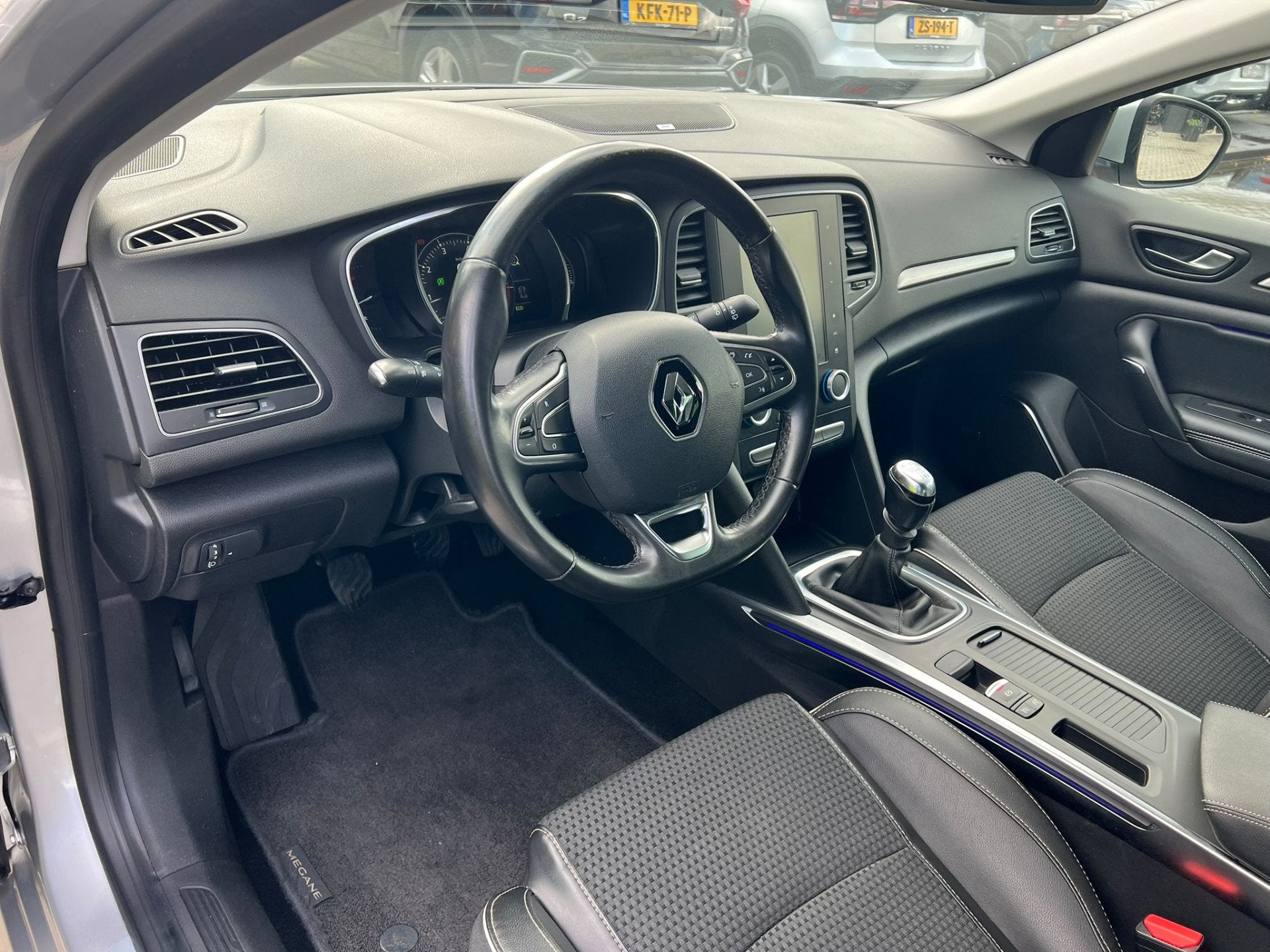 Renault Mégane 1.2 TCe Bose trekhaak, navi, cruise, airco, Voorwielaandrijving, Gebruikt, 4 cilinders, Origineel Nederlands