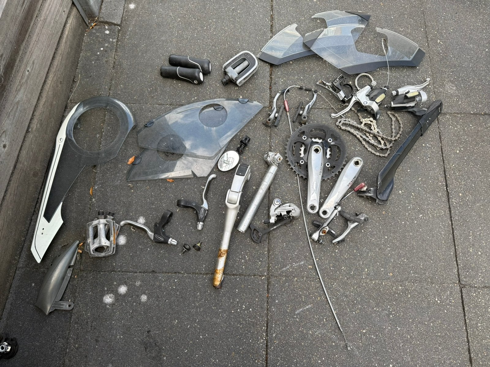 Doos vol fiets onderdelen Shimano Gazelle.  Teab, Fietsen en Brommers, Fietsonderdelen, Gebruikt, Overige materialen, Overige typen