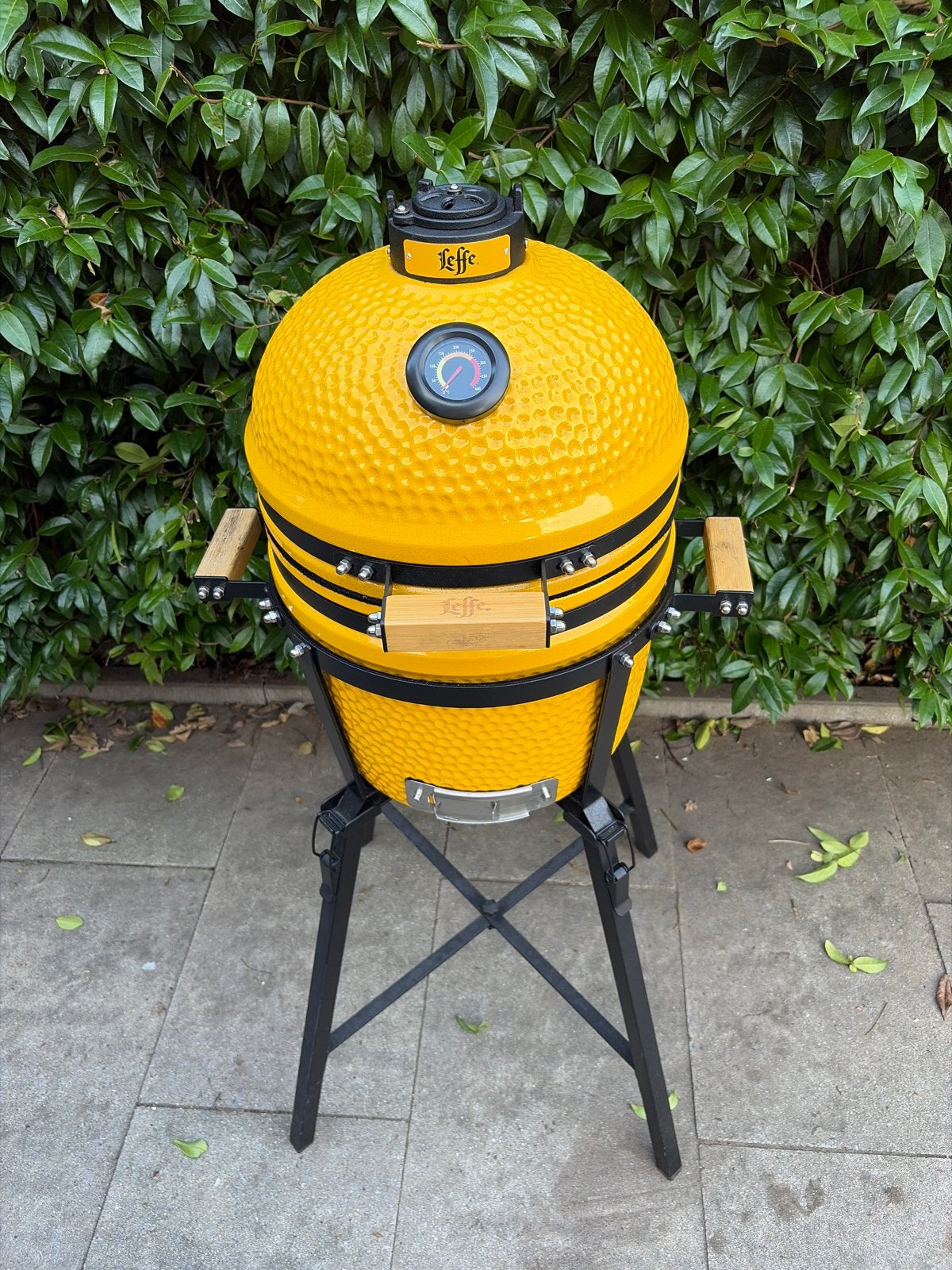 Limited Edition Leffe Kamado 15" BBQ - compleet + standaard, Tuin en Terras, Ophalen, Zo goed als nieuw, Met accessoires