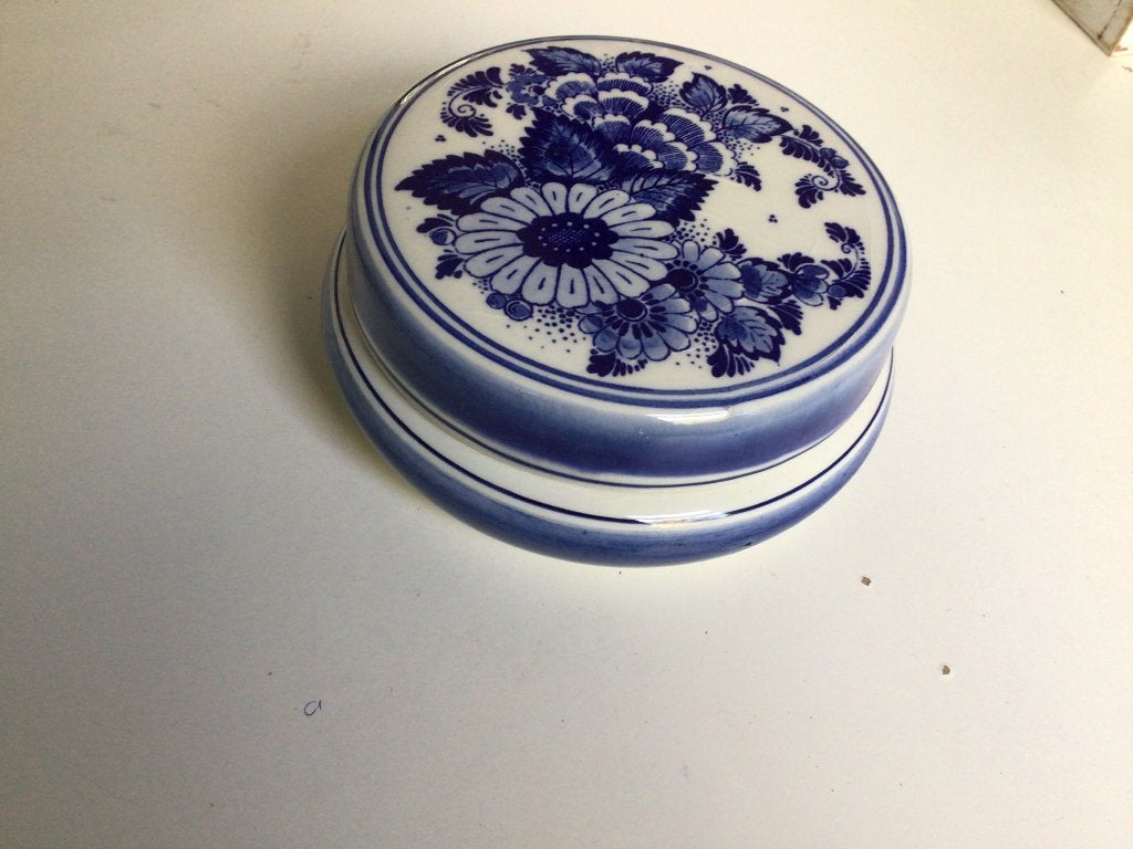 Delfts blauw schaaltje met deksel. Handgeschilderd., Huis en Inrichting, Ophalen, Overige stijlen, Porselein, Schaal of Schalen