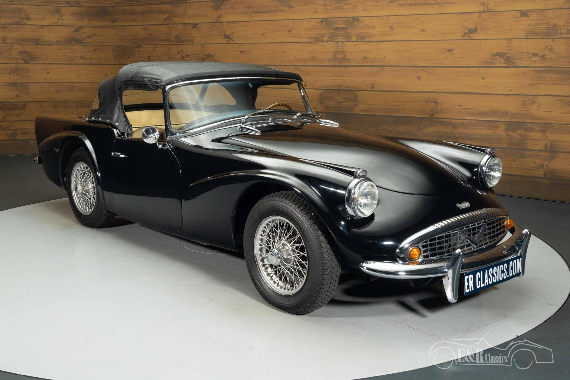 Daimler SP 250 Dart Cabriolet | 1961, Auto's, Oldtimers, Achterwielaandrijving, Beige, Zwart, Leder