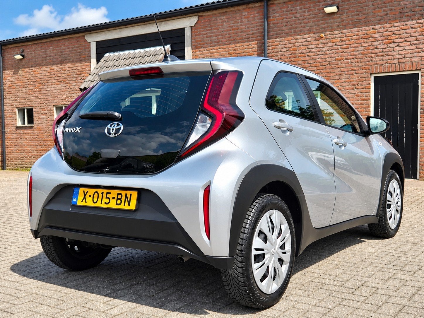 Toyota Aygo X 1.0 Vvt-i MT I Garantie I Camera I Carplay, Dealer onderhouden, Stof, 920 kg, Met garantie (alle)
