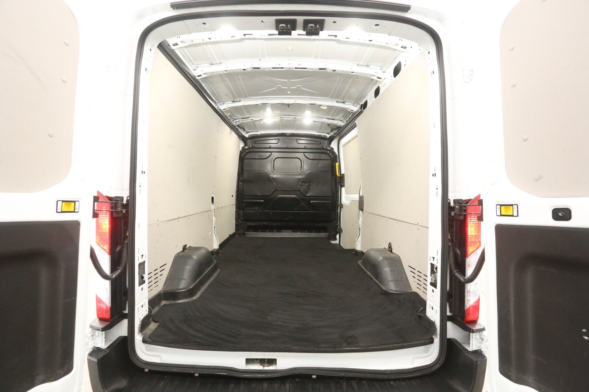 Ford E-Transit L3H2 68 kWh | Snelladen | SOH 95% | 360° | C, Auto's, Automaat, Stof, Gebruikt, Wit