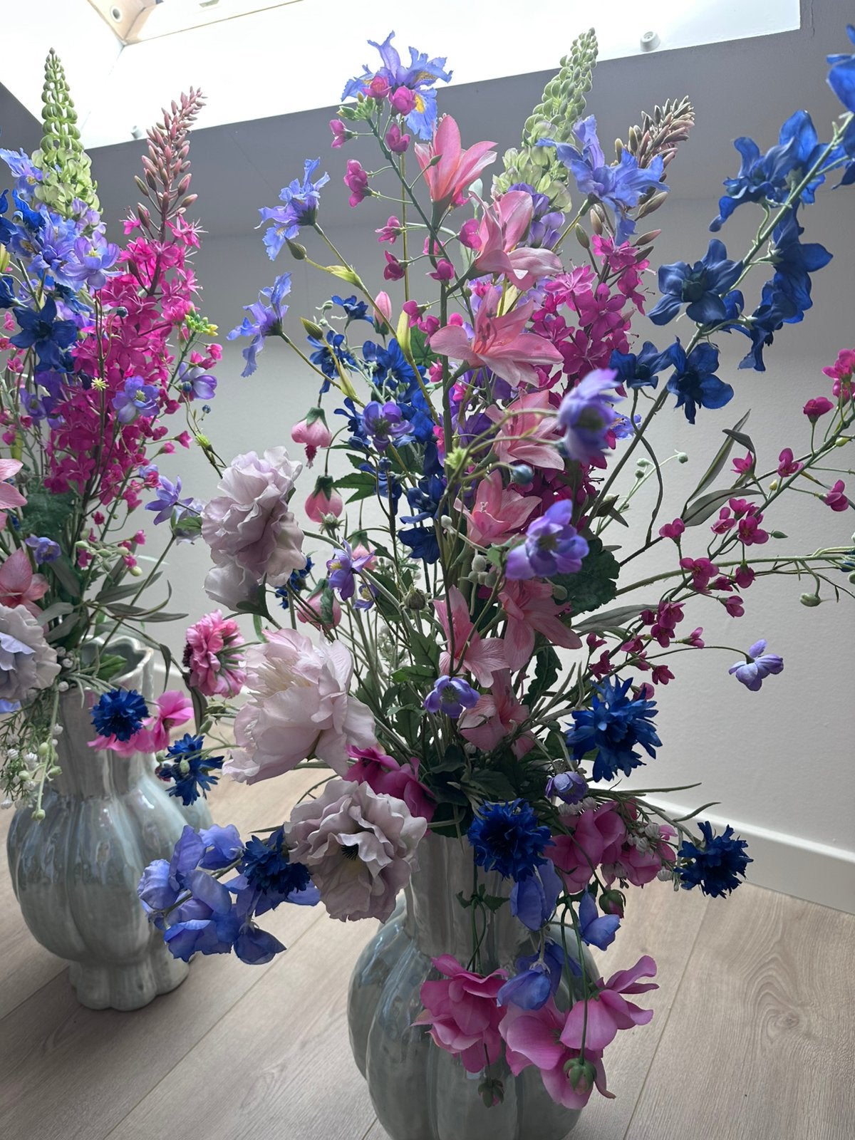 Luxe kunstbloemen arrangement inclusief designvaas, Ophalen, Zo goed als nieuw