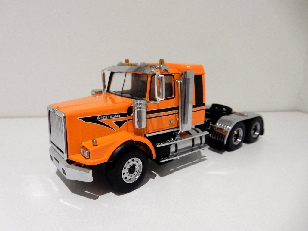 DM Diecast Masters Western Star 4900 SB 6x4 trekker oranje, Ophalen of Verzenden, Nieuw, Bus of Vrachtwagen, Overige merken