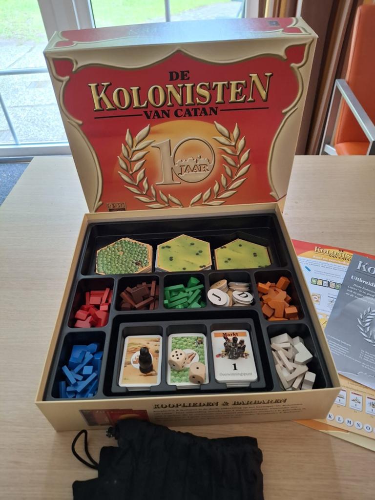 De Kolonisten van Catan 10 Jaar Jubileumeditie, Drie of vier spelers, Ophalen of Verzenden, Zo goed als nieuw, 999 Games