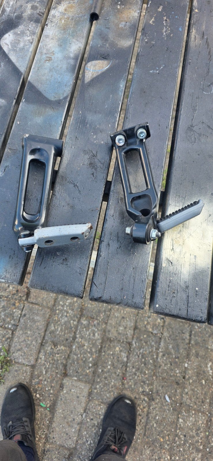 Achterste voetsteunen harley davidson v rod, Motoren, Ophalen of Verzenden, Gebruikt