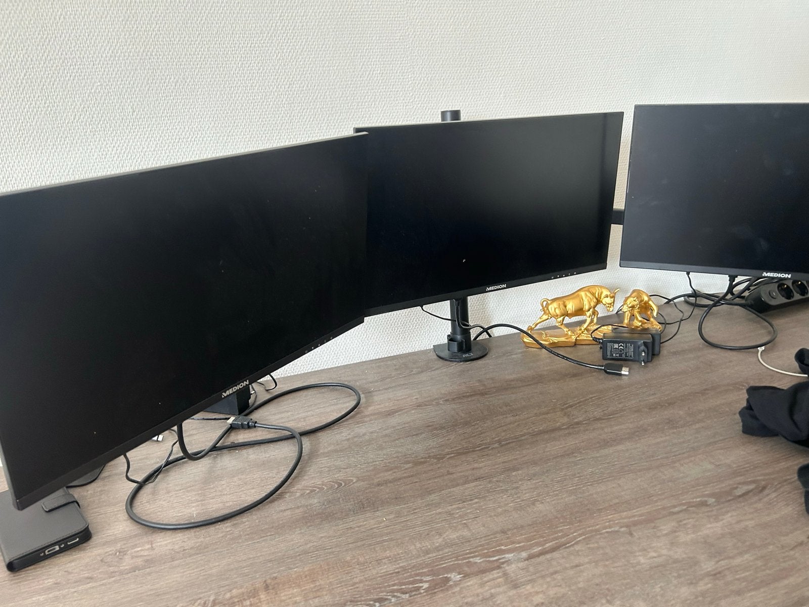 3 Medion monitoren met bureau klem, Ophalen, Gebruikt, Draaibaar
