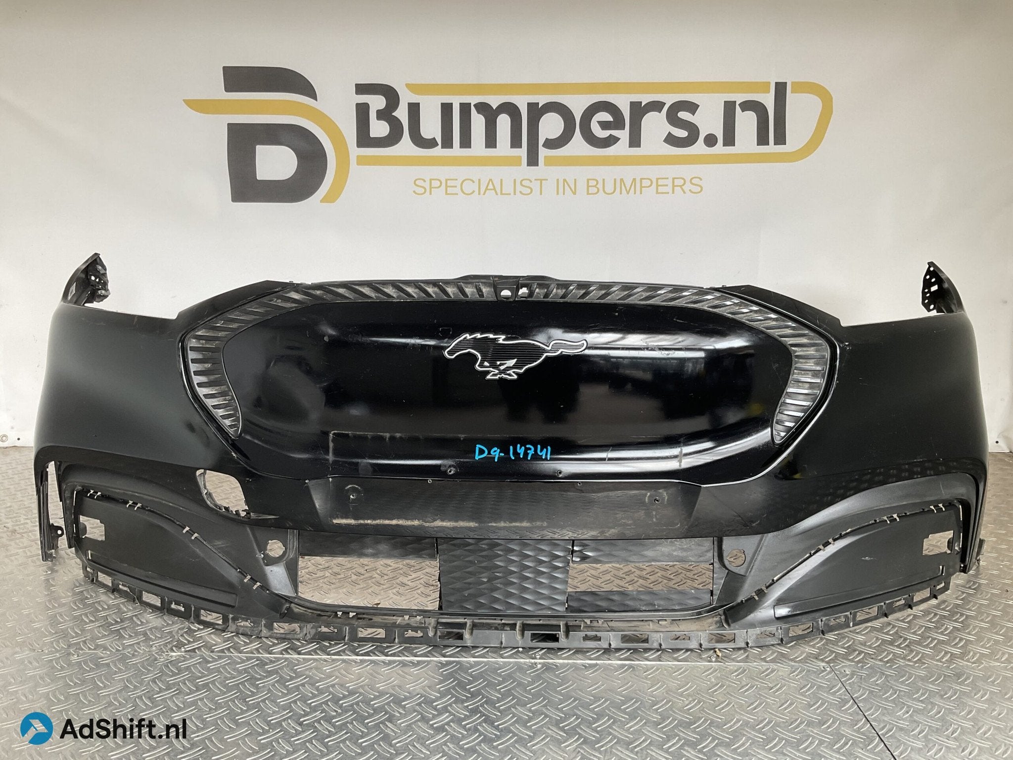 Bumper Ford Mustang Mach-E LJ8B-17E857-A Voorbumper D9-14741
