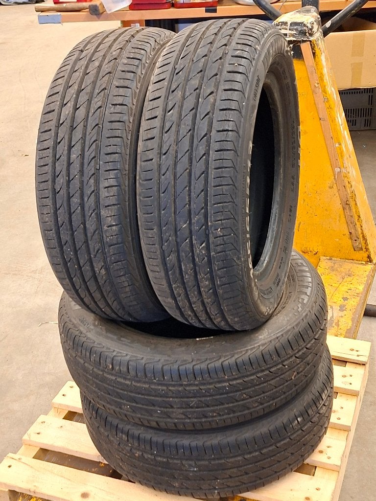 bandenset   voor  € 75,-   165 / 65   R 13   OPRUIMPRIJS, Auto-onderdelen, Banden en Velgen, Ophalen, 13 inch, Banden en Velgen