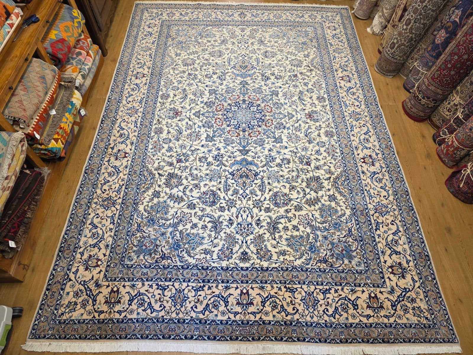 Handgeknoopt perzisch tapijt nain met zijde 368x258, Huis en Inrichting, Stoffering | Tapijten en Kleden, Info@SlatsAntiek.nl