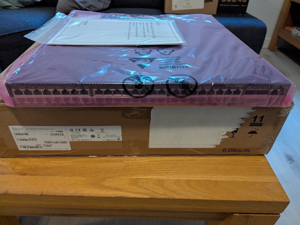 HPE 48P POE 100M/1G/2.5G/5G/10GBase‑T 4QSFP+ 5600HI, Ophalen of Verzenden, Nieuw