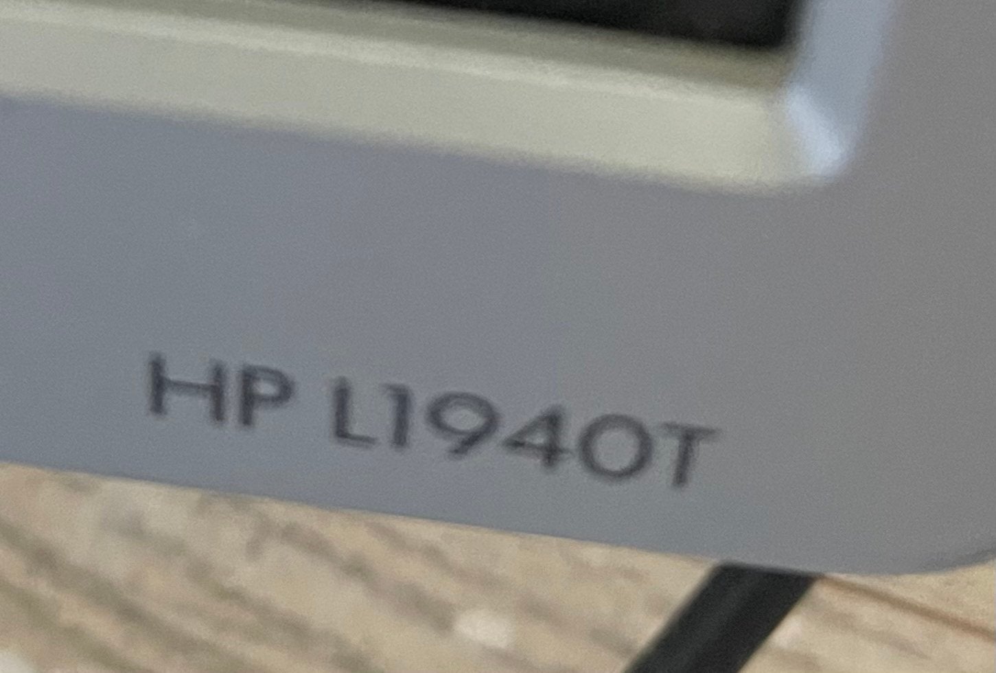 HP L1940T Monitor - 19 inch LCD Scherm, Ophalen, In hoogte verstelbaar, VGA, 60 Hz of minder