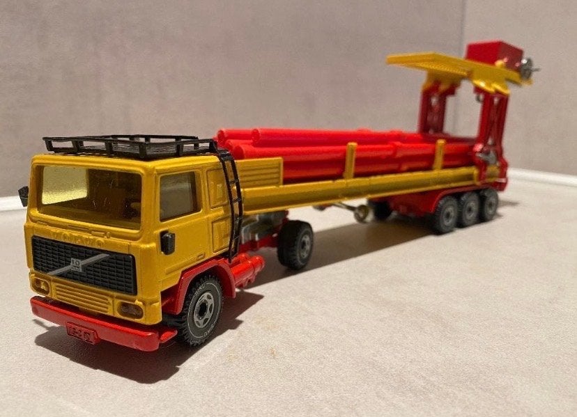 Siku Super Serie 3711 Volvo F10/F12 Rohrtransporter jaren 80, Hobby en Vrije tijd, Ophalen of Verzenden, Gebruikt, Bus of Vrachtwagen