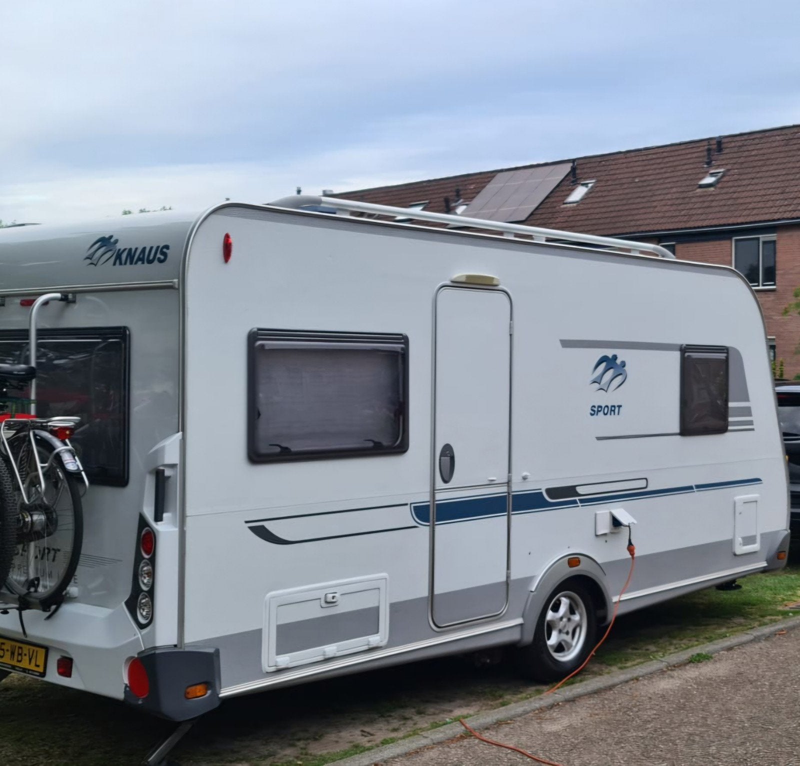 KNAUS SPORT 450 FU  Inclusief voortent/luifel/omnistor, Vast bed, Rondzit, Particulier, Tot en met 4