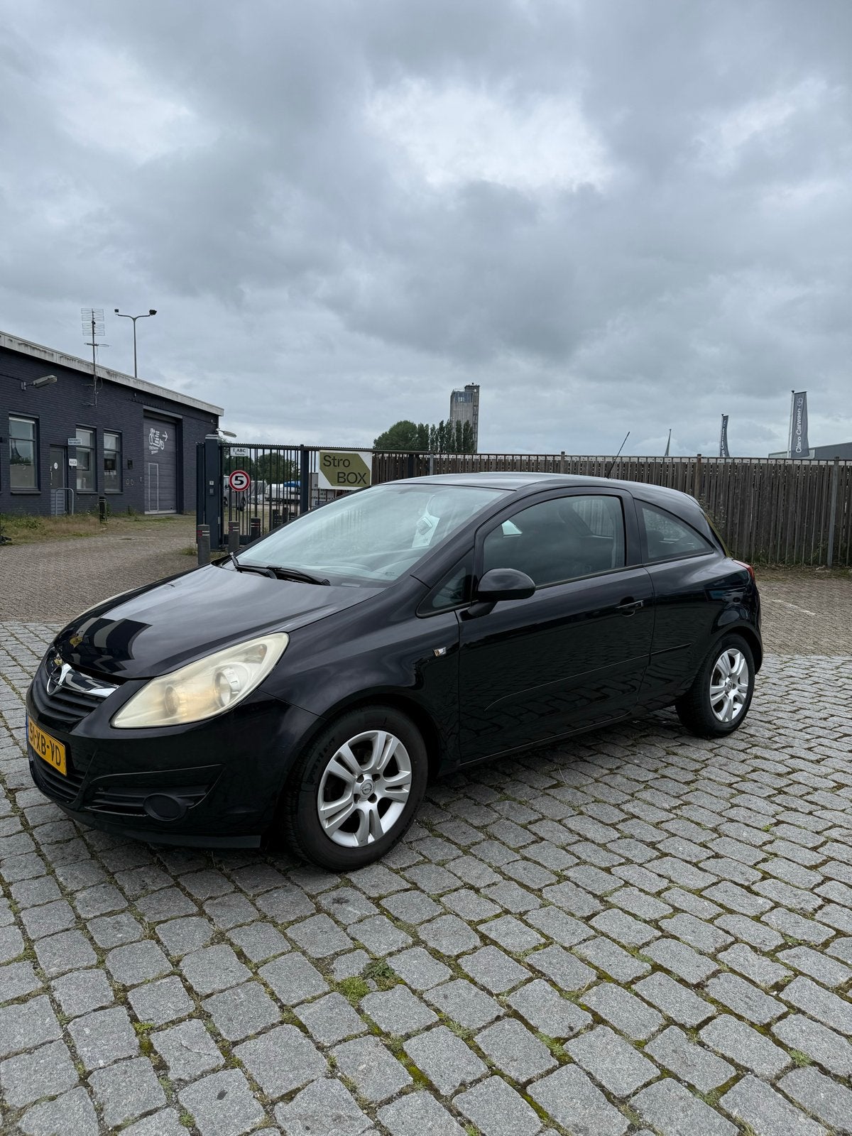 Vandaag ophalen €950 Opel Corsa 1.2 16V 3D WR 2007 Zwart, Auto's, Voorwielaandrijving, 450 kg, 40 €/maand, 4 cilinders