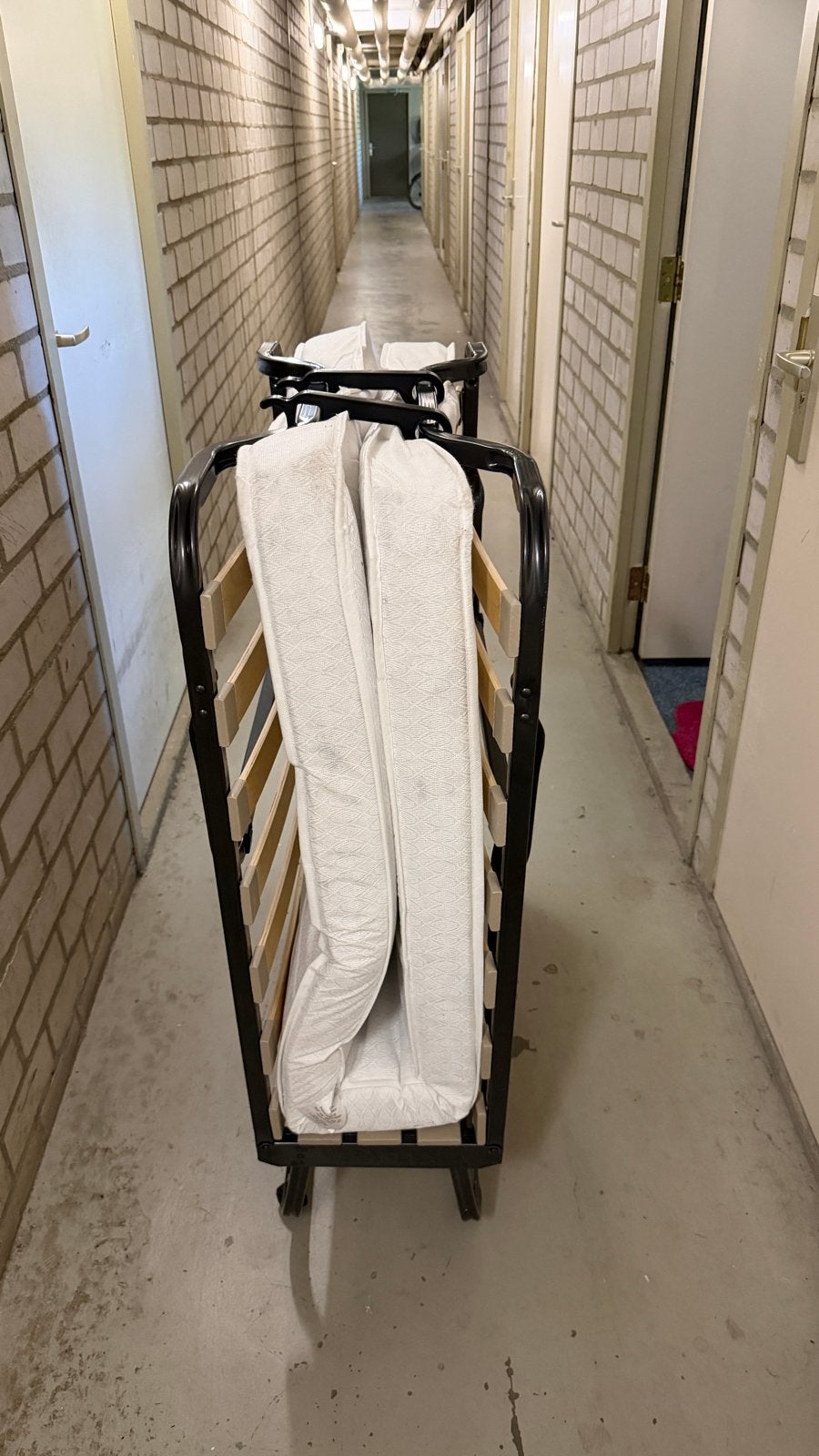 Opklapbed met matras - Ideaal voor logees, Ophalen, Gebruikt, Eenpersoons, Zwart