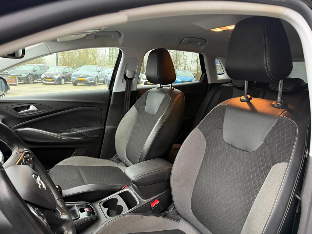 Opel Grandland X Business Elegance - Compleet uitgevoerd., Voorwielaandrijving, Gebruikt, 1199 cc, Leder en Stof