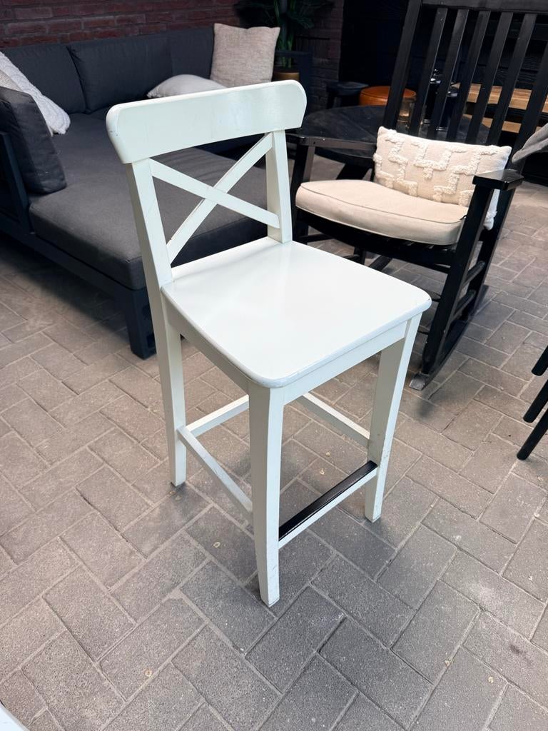 Ikea barstoelen, 4 stuks, wit, Ophalen, Met voetsteun, 60 tot 90 cm, Zo goed als nieuw