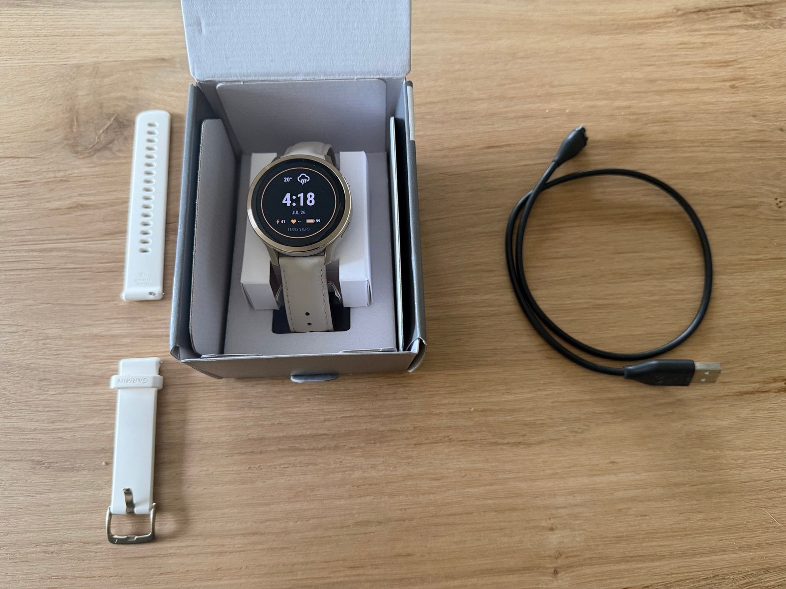 Garmin Venu 4 AMOLED GPS Smartwatch 41mm Goud/Leer, Ophalen, Afstand, Zo goed als nieuw, Waterdicht