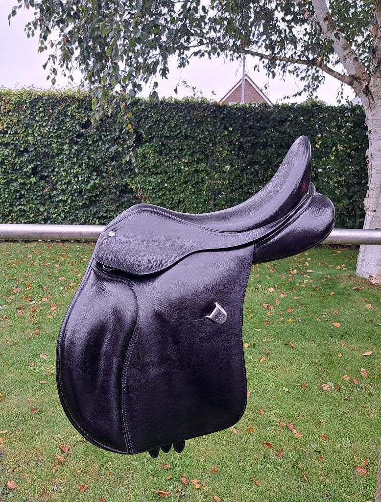17 inch VZH zadel van Bates, Dieren en Toebehoren, Ophalen, Bates, M (17 inch), Zo goed als nieuw