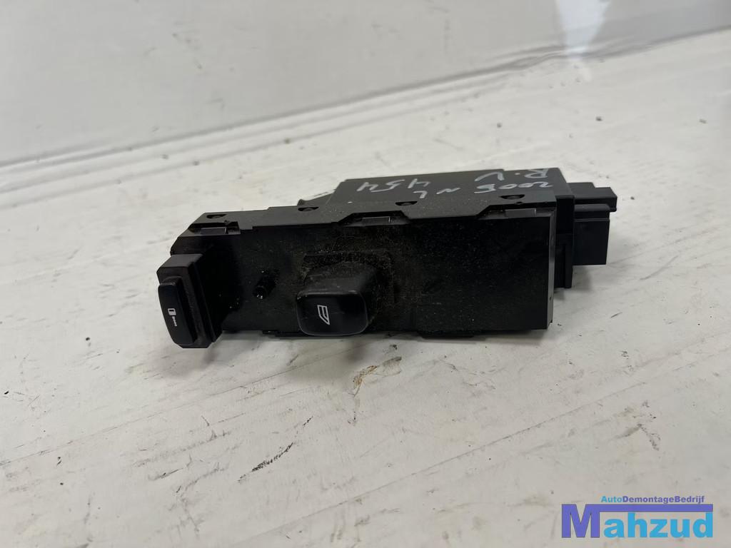 VOLVO V70 raam schakelaar rechts voor 1999-2007 30746075, Gebruikt, Gunnar Engellaus vag 8
405 31  Gothenburg, SE, Info@volvocars.com