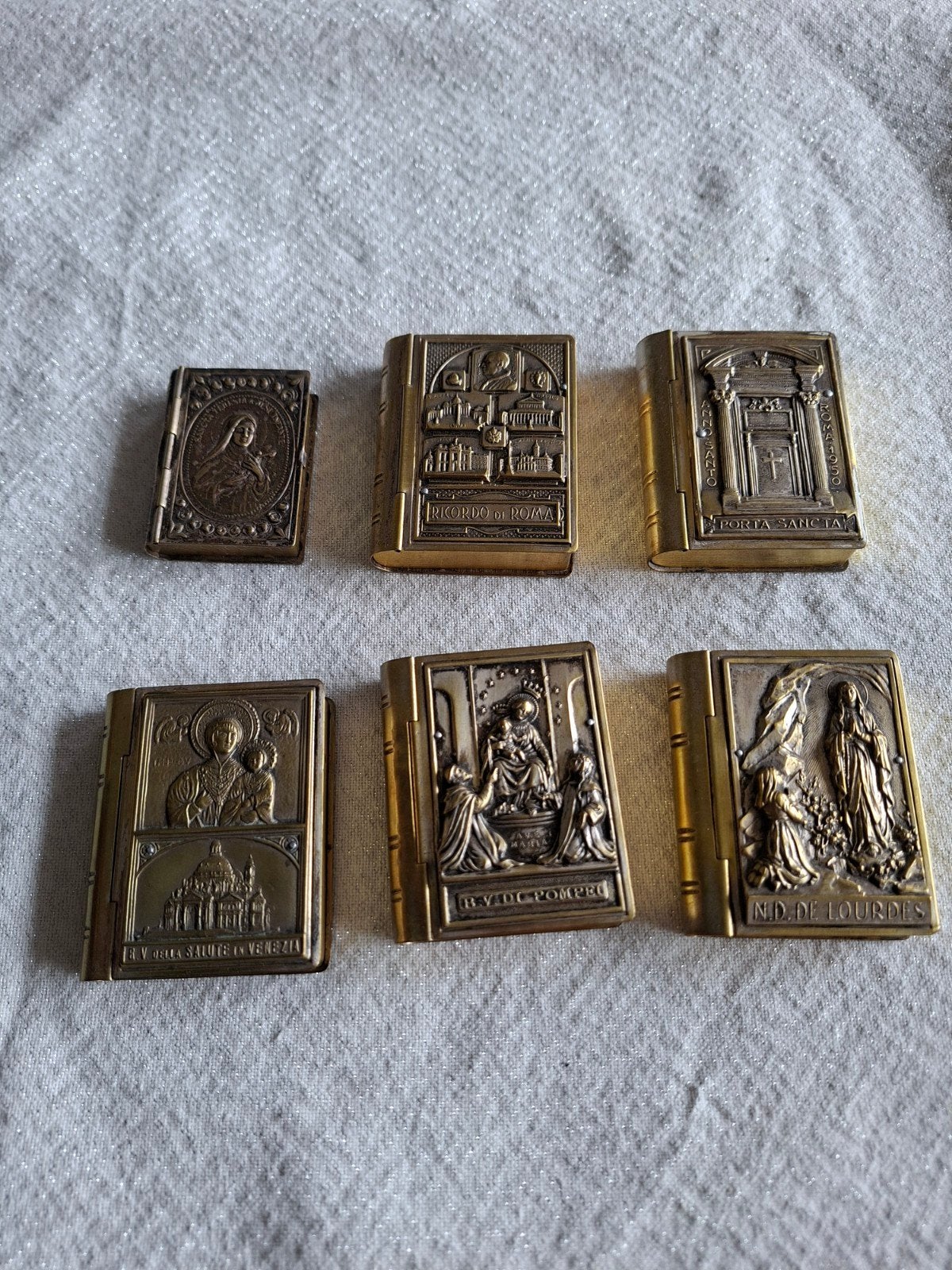 Antieke Religieuze rozenkrans doosjes, Ophalen of Verzenden