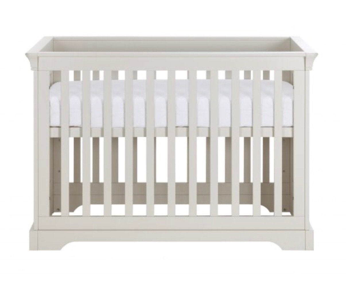 2x Kidsmill Chateau ledikant 70x140cm met matrassen, Ophalen of Verzenden, Zo goed als nieuw, Ledikant