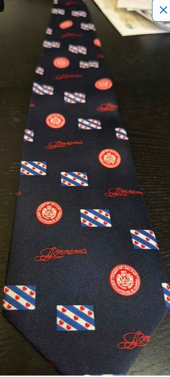 Sonnnema stropdas met Friese vlag en wapen, Ophalen of Verzenden, Zo goed als nieuw, Blauw, Met patroon
