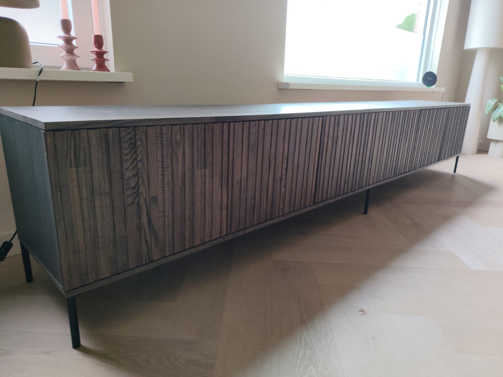 WOOOD Gravure Tv Meubel Eiken Naturel 300cm/ donker hout, Ophalen, 25 tot 50 cm, 200 cm of meer, Minder dan 100 cm