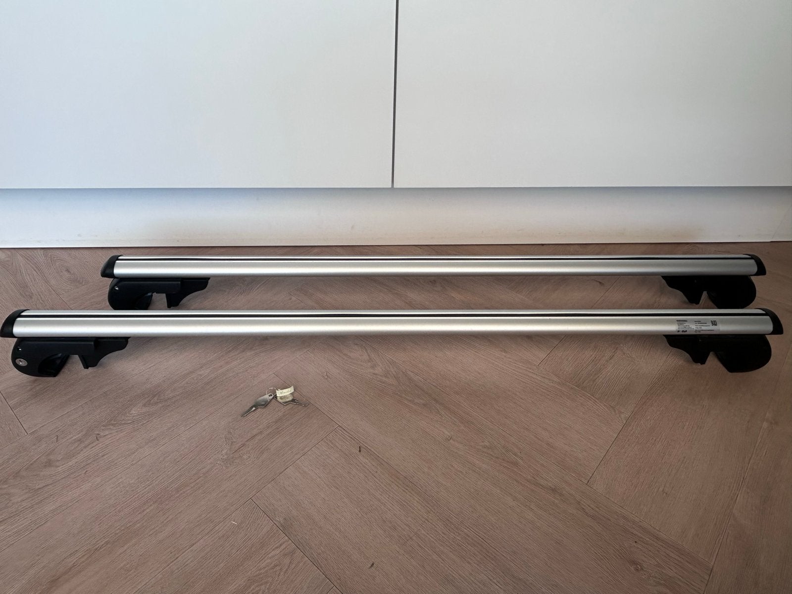 Menabo Aluminium Dakdragers Brio 120cm (met 2 sleutels), Auto diversen, Dakdragers, Ophalen, Zo goed als nieuw