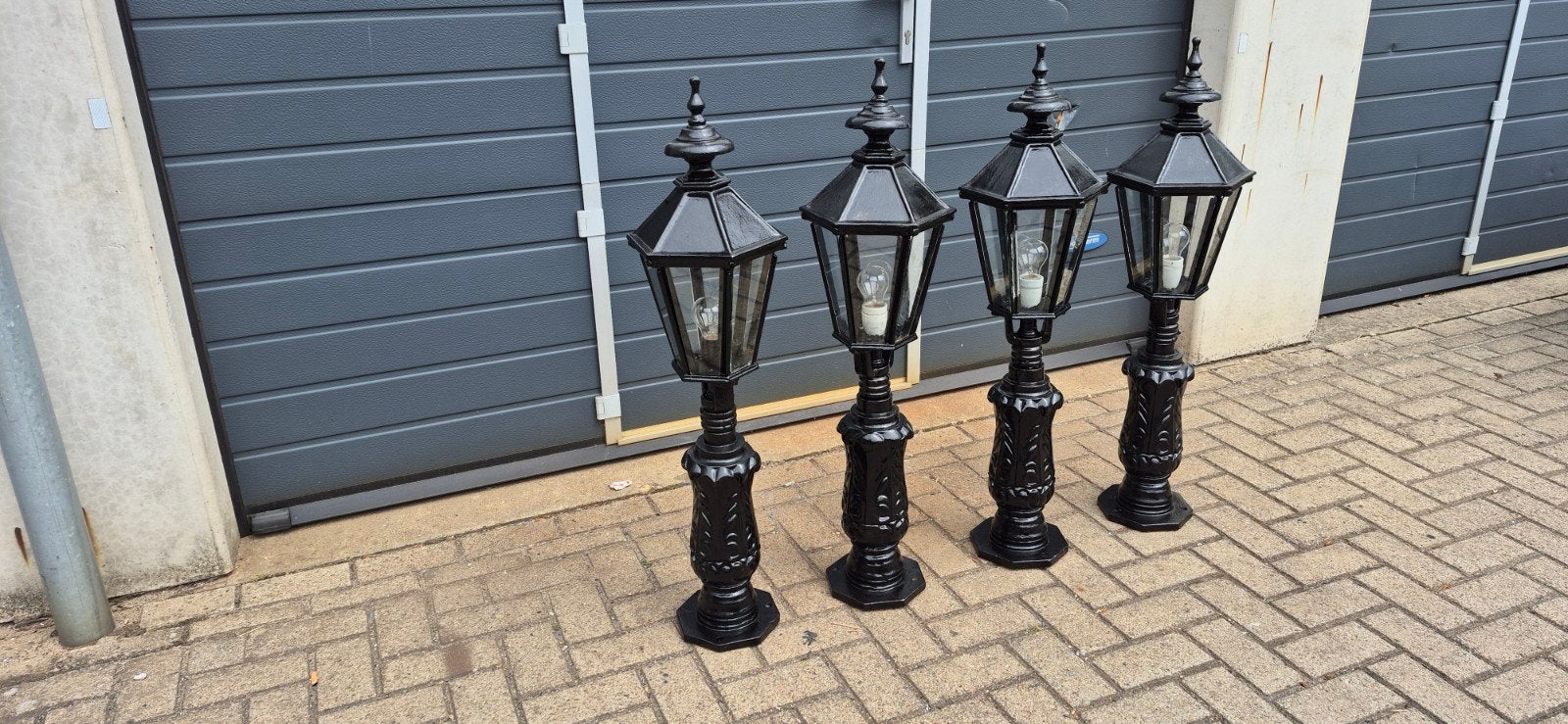 4 stuks zwaar gietijzeren lantaarns 1 meter hoog, Tuin en Terras, Buitenverlichting, Ophalen, Staande lamp, Netvoeding, 50 tot 250 watt