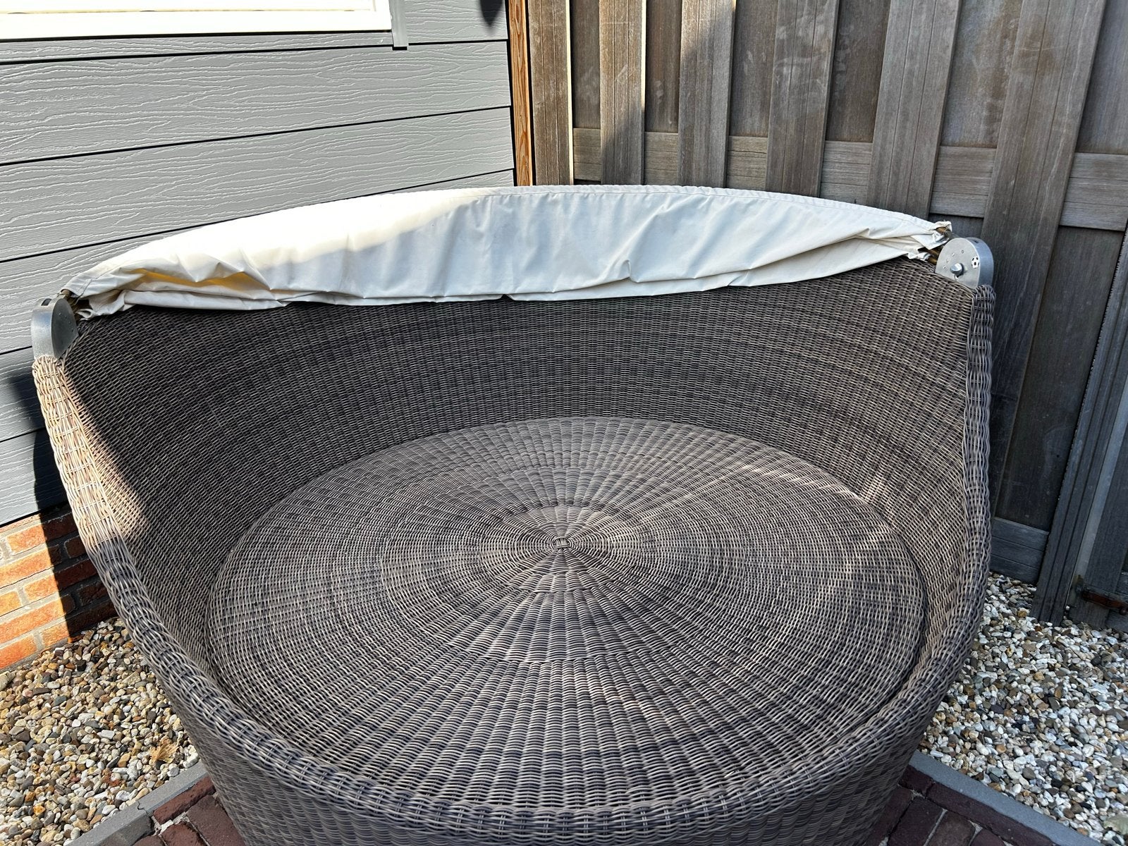 Wicker ligbed/loungebed met zonnekap, verrijdbaar, Ophalen, Zo goed als nieuw, Wicker, Verrijdbaar