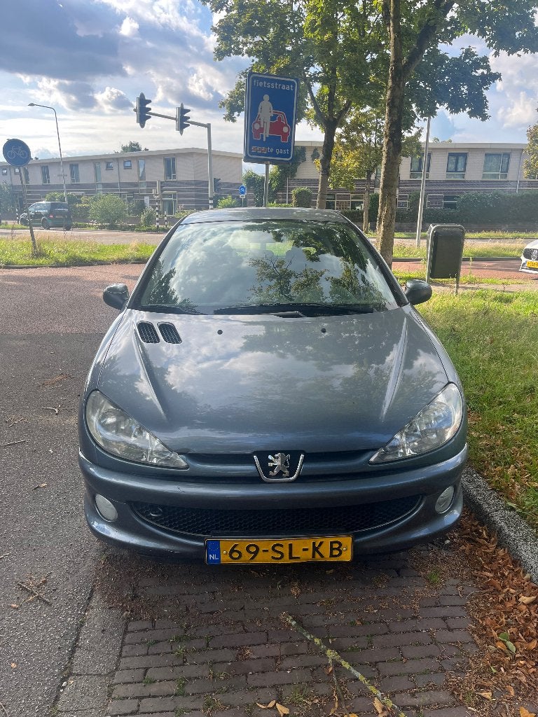 Peugeot 206 1.4 16V XT 5D 2006 Grijs Nieuwe APK, Auto's, Voorwielaandrijving, Stof, 1360 cc, 4 cilinders